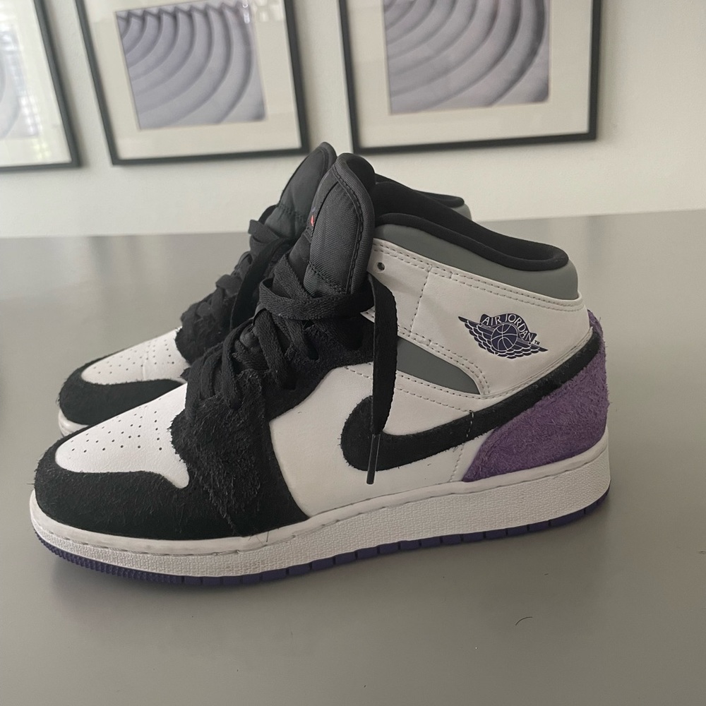Air Jordan 1 Mid SE GS “Varsity Purple”